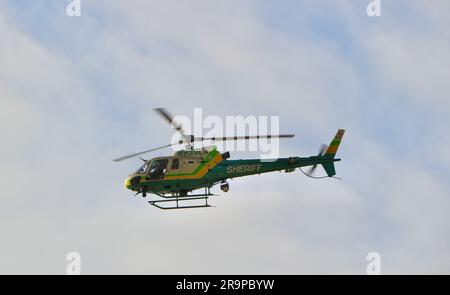 Los Angeles County Sheriff's Department Eurocopter AS-350 AStar N959LA in flight Santa Monica California USA Stock Photo