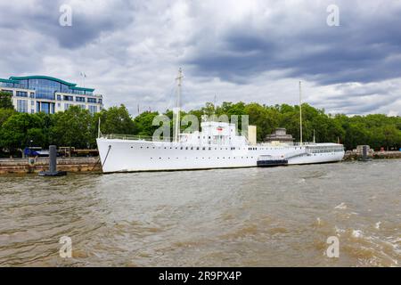 HQS Wellington, home of the Honourable Company of Master Mariners, Temple Stairs, Victoria Embankment, London WC2, member of Grimsby Class of sloops Stock Photo