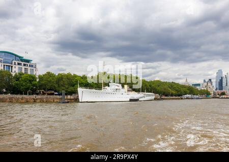 HQS Wellington, home of the Honourable Company of Master Mariners, Temple Stairs, Victoria Embankment, London WC2, member of Grimsby Class of sloops Stock Photo