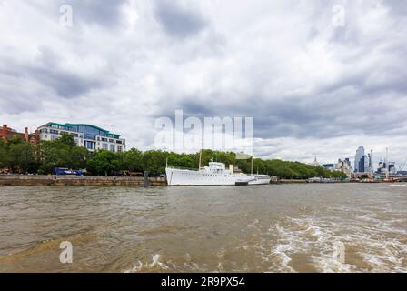 HQS Wellington, home of the Honourable Company of Master Mariners, Temple Stairs, Victoria Embankment, London WC2, member of Grimsby Class of sloops Stock Photo