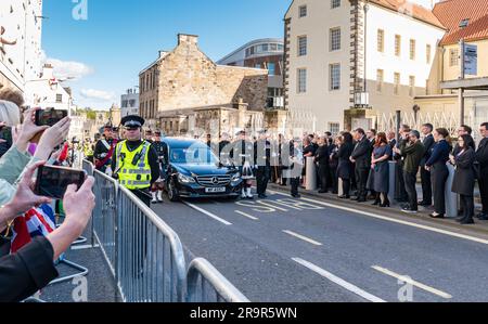 Mounted police on horses at Queen Elizabeth coffin procession, Royal Mile, Edinburgh, Scotland, UK Stock Photo