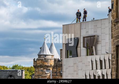 Police marksmen security at Scottish Parliament at Queen Elizabeth coffin procession, Royal Mile, Edinburgh, Scotland, UK Stock Photo