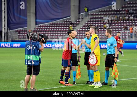 Non Exclusive: BUCHAREST, ROMANIA - JUNE 27, 2023 - Captain, defender Oleksandr Syrota (R) of Ukraine shakes hands with captain, defender Hugo Guillam Stock Photo