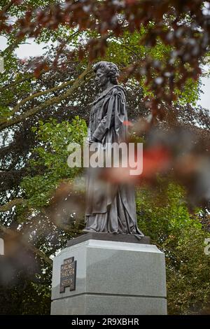 St Peters Hill Green, Grantham, Lincolnshire. The Statue of Margaret Thatcher in bronze, immortalizes the esteemed former Prime Minister. Stock Photo