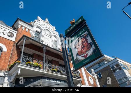 LONDON- APRIL,  2023: The Kings Head pub on Upper Tooting Road, Tooting Bec. A Greene King pub Stock Photo