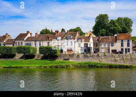 Houses on the banks of the Loing river in Nemours, a small town in the south of the Seine et Marne department in Paris region, France Stock Photo