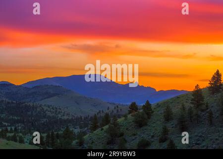 sunrise over sleeping giant mountain near helena, montana Stock Photo