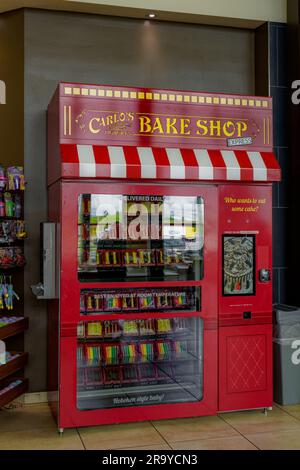 Woodbridge Township, New Jersey - May 3, 2023: Carlo's Bake Shop sliced layer cake vending machine at the Grover Cleveland Rest stop on the New Jersey Stock Photo