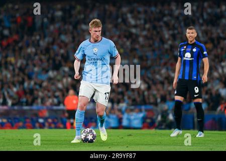 Istanbul, Turkey. 10th June, 2023. Kevin De Bruyne (17 Manchester City) controls the ball during the UEFA Champions League Final between Manchester City FC and FC Internazionale at Atatürk Olympic Stadium in Istanbul, Turkey. (Daniela Porcelli/SPP) Credit: SPP Sport Press Photo. /Alamy Live News Stock Photo