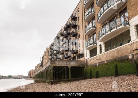 Merchant Court residential development, Wapping Wall, London, E1W, England, U.K. Stock Photo