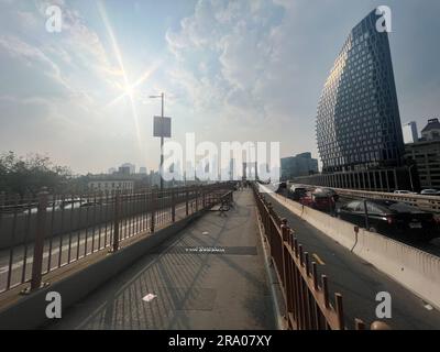 New York, United States. 29th June, 2023. The New York City skyline is covered again with smoke due to Canadian wildfires on June 29, 2023. Credit: Ryan Rahman/Alamy Live News Stock Photo