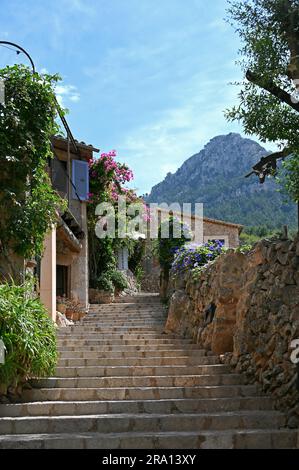 Artists' village of Deia on the edge of the Tramuntana Mountains, Majorca, Spain Stock Photo