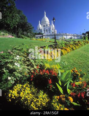 FRANCE. PARIS (75) MONTMARTRE. SQUARE LOUISE MICHEL AT THE FOOT OF THE SACRE-COEUR BASILICA Stock Photo