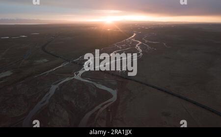 (230630) -- GOLMUD, June 30, 2023 (Xinhua) -- This aerial photo taken on June 16, 2023 shows a view of the Qumar River at the source region of the Yangtze River, China's longest river, in northwest China's Qinghai Province. The 6,300-kilometer Yangtze River, the longest river in China and the third longest in the world, has three sources, namely the Tuotuo River, the Damqu River in the south and the Qumar River in the north. Located in the hinterland of the Qinghai-Tibet Plateau between the Kunlun Mountains and the Tanggula Mountains, the Yangtze River source region, with an average elevat Stock Photo