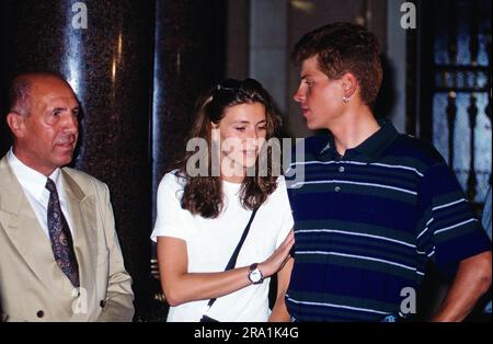 Radsportmanager Wolfgang Strohband, Radrennfahrer und Tour de France Gewinner  1997, Jan Ullrich mit Freundin Gaby Weis. Stock Photo