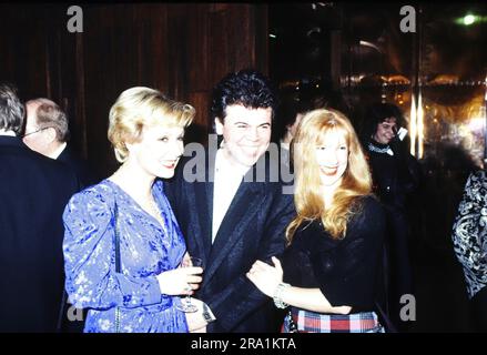 Taco, aka Taco Ockerse, niederländischer Popsänger, zwischen Dagmar Berghoff (links) und Schauspielerin Ursela Monn, Deutschland um 1986. Stock Photo