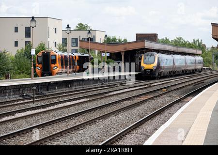 Trains at Leamington Spa station, Warwickshire, UK Stock Photo
