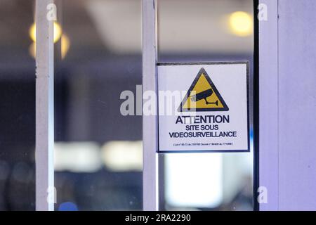 site sous video surveillance french text means CCTV site under video