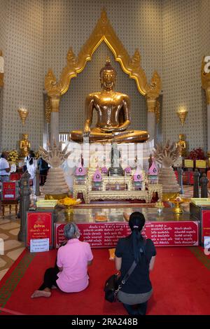 Wat Traimit Withayaram Worawihan, Temple of the Golden Buddha, in ...