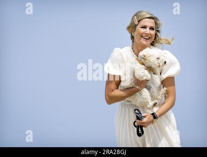 30th June 2023. The Hague, Netherlands. THE HAGUE - Netherlands, 30/06/2023, Queen Maxima with dog Mambo on the Zuiderstrand during the traditional photo session of the royal family. ANP KOEN VAN WEEL netherlands out - belgium out Credit: ANP/Alamy Live News Stock Photo