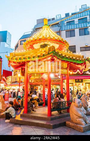 The popular Azumaya pavilion in Nankinmachi Square in Chinatown, Kobe. Evening, busy with people visiting the many restaurants and Chinese food stalls Stock Photo