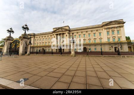 Buckingham Palace, a symbol of the British monarchy and home to kings, queens and royal family members. No people, King Charles II coronation week. Stock Photo