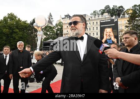 Karlovy Vary, Czech Republic. 30th June, 2023. Actor Russell Crowe arrives at the opening of the 57th Karlovy Vary International Film Festival (KVIFF), on June 30, 2023, in Karlovy Vary, Czech Republic. Credit: Katerina Sulova/CTK Photo/Alamy Live News Stock Photo