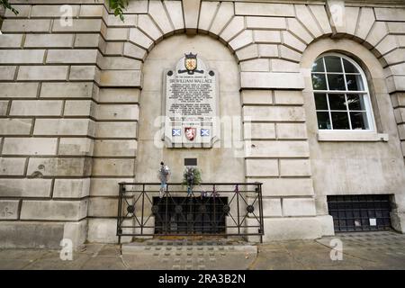 Sir William Wallace memorial in London, located on a wall in the Smithfield area, near the execution site. A Scottish hero and Braveheart, the movie. Stock Photo