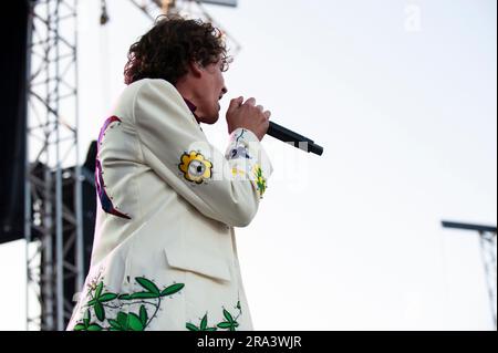 Lysekil, Sweden. 30th Jun 2023. Håkan Hellström during a concert at Pinneviken, Lysekil on June 30, 2023.  Credit: Oskar Olteus / Alamy Live News Stock Photo