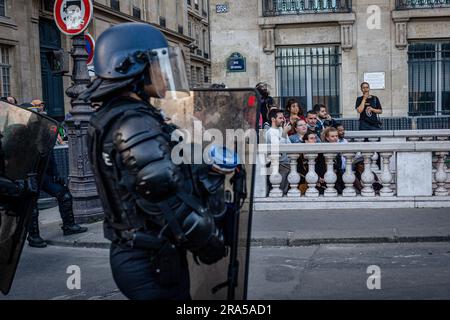 Paris, France. 30th June, 2023. A group of people seen watching the demonstration at the entrance of a metro station. On the fourth day of protests following the death of 17-year-old Nahel by police in Nanterre, on the outskirts of Paris, a spontaneous demonstration began in Place de la Concorde and brought together a few hundred people. There were some arrests. Credit: SOPA Images Limited/Alamy Live News Stock Photo