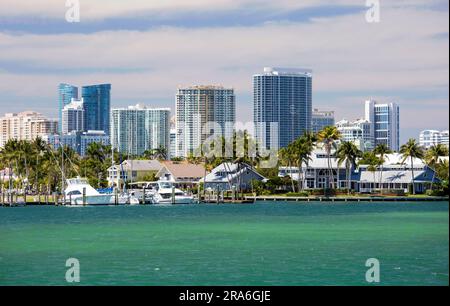 Fort Lauderdale, Florida, USA. View across the Stranahan River to Downtown skyscrapers and waterfront houses in the Rio Vista Isles district. Stock Photo