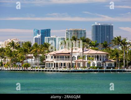 Fort Lauderdale, Florida, USA. View across the Stranahan River to Downtown skyscrapers and waterfront mansions in the Rio Vista Isles district. Stock Photo