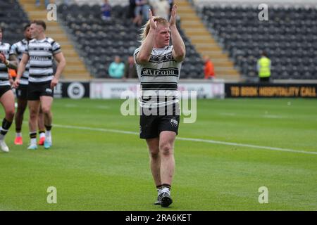 Brad Fash #13 of Hull FC claps his hands and applauds the supporters at full-time after the Betfred Super League Round 17 Hull FC vs Catalans Dragons at MKM Stadium, Hull, United Kingdom, 1st July 2023  (Photo by James Heaton/News Images) Stock Photo