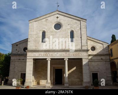 The Romanesque facade of the Cathedral of San Secondiano, Chiusi Stock Photo