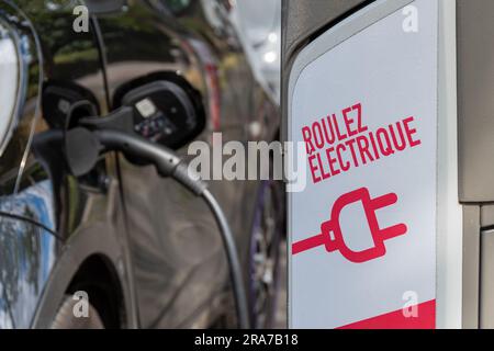Charging station for electric cars belonging to the Sigeif network (Intercommunal syndicate for gas and electricity in Ile-de-France) Stock Photo
