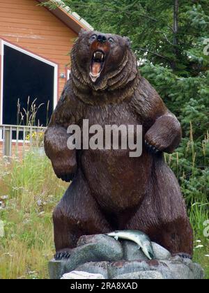 Wood carving, Grizzly bear, Haines, Alaska, USA Stock Photo