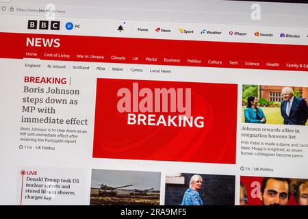 'Boris Johnson steps down as MP...' breaking news on BBC News website, 9th June 2023. Stock Photo