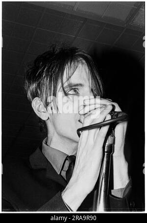 MENSWEAR, FIRST UK TOUR, 1995: Johnny Dean of the Britpop band Menswear playing live at Glamorgan University in Wales, UK on 4 May 1995. Photo: Rob Watkins.  INFO: Menswear is a British indie rock band that emerged during the 1990s Britpop era. Known for their stylish image and energetic sound, they gained attention with hits like 'Daydreamer' and 'Stardust,' blending jangly guitars with catchy, pop-infused melodies. Stock Photo