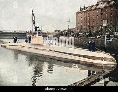 U C 5, a captured German submarine, exhibited at Temple Pier in London with the British ensign flying over the German flag.     Date: 1916 Stock Photo
