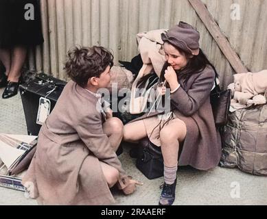 Belgian refugee children arrive in England during World War II     Date: 1939-1945 Stock Photo