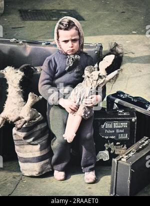 Bette Malek waits with her doll at the Fulham receiving centre in London during World War II     Date: 1939-1945 Stock Photo