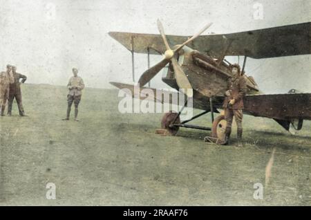 A British SE5A biplane, one of the main aeroplanes in use by the Royal Flying Corps during the First World War. Seen here on an airfield, with crew.     Date: 1914-1918 Stock Photo