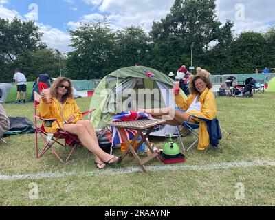 RETRANSMITTING AMENDING BY LINE Michelle Jennings, left and Suzanne Pyefinch, 57, from Great Yarmouth, Norfolk, in the overnight queue ahead of the 2023 Wimbledon Championship at the All England Lawn Tennis and Croquet Club, Wimbledon. Picture date: Sunday July 2, 2023. Stock Photo