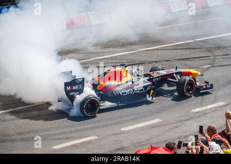 Red Bull Showrun Lisboa 2023. Formula 1 show for motorsports fans in Lisbon, Portugal. David Coulthard driving the Red Bull RB7 Formula 1 racing car. Stock Photo