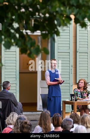 Potsdam, Germany. 02nd July, 2023. Kim de l'Horizon reads from his work 'Blood Book' in the garden of Villa Quandt at the Potsdam literature festival LIT:Potsdam. Credit: Jens Kalaene/dpa/Alamy Live News Stock Photo