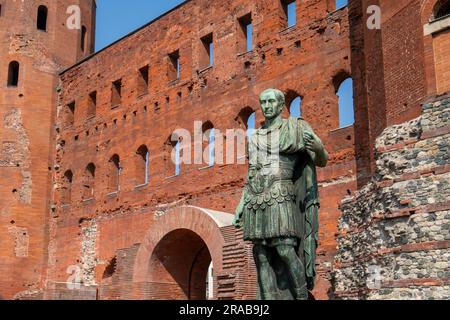 Porta Palatina, the Palatine gate in Turin with the statue of Roman Emporer Julius Caesar, Turin, Piemonte, Italy Stock Photo