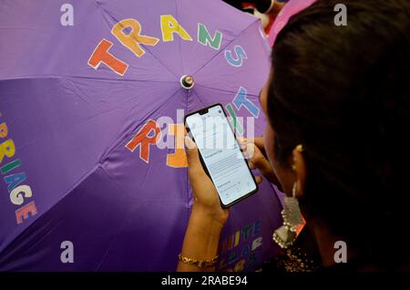 Mumbai, Maharashtra, India. 2nd July, 2023. A transgender participant paints an umbrella during an umbrella painting event in Mumbai, India, 02 July, 2023. A 15 year old girl gets 50 transgender participants to paint on umbrellas as a part of an inclusivity event which helps them to express themselves through the medium of art and get an employment opportunity for the same. (Credit Image: © Indranil Aditya/ZUMA Press Wire) EDITORIAL USAGE ONLY! Not for Commercial USAGE! Stock Photo