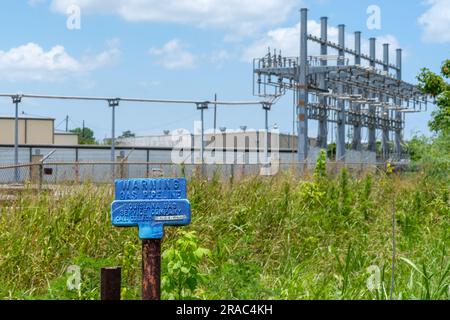 JEFFERSON, LA, USA - JUNE 12, 2023: Closeup of gas pipeline warning sign for Louisiana Gas Service Company Stock Photo