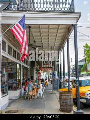 NEW ORLEANS, LA, USA - JULY 1, 2023: Outdoor diners on the sidewalk at Red Dog Diner and the Rum House on Magazine Street in the Garden District Stock Photo