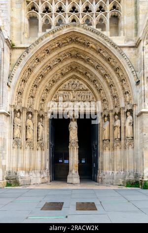 Tympanum and voussoirs of the royal portal (1200–1250) of Bordeaux Cathedral. Cathedral is officially known as the Primatial Cathedral of St Andrew of Stock Photo